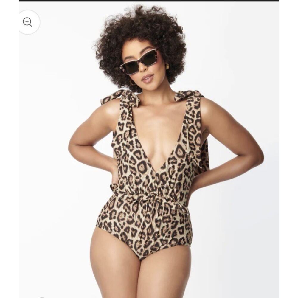 Unique Vintage Leopard Print One Piece Swimsuit Size: 3X